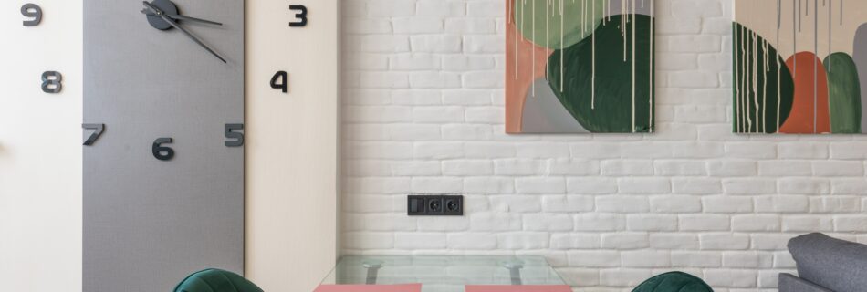 Moderne Wanduhren für die Wohnungseinrichtung