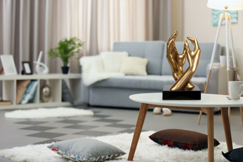 skulpturenschmuck im wohnzimmer