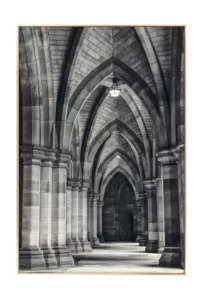 KL03893-saeulen-tor-schwarz-weiss-foto-print-fotokunst-kunstfotografie-gerahmte-fotografie-01