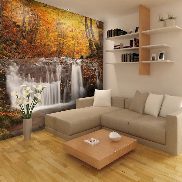 Ein Wohnzimmer mit einer Herbsttapete als Hintergrund