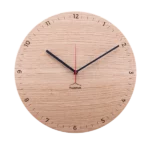 Design Wanduhr 'Bergtouhr Eiche rund' bild