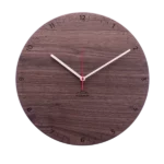 Design Wanduhr 'Bergtouhr Nuss rund' bild