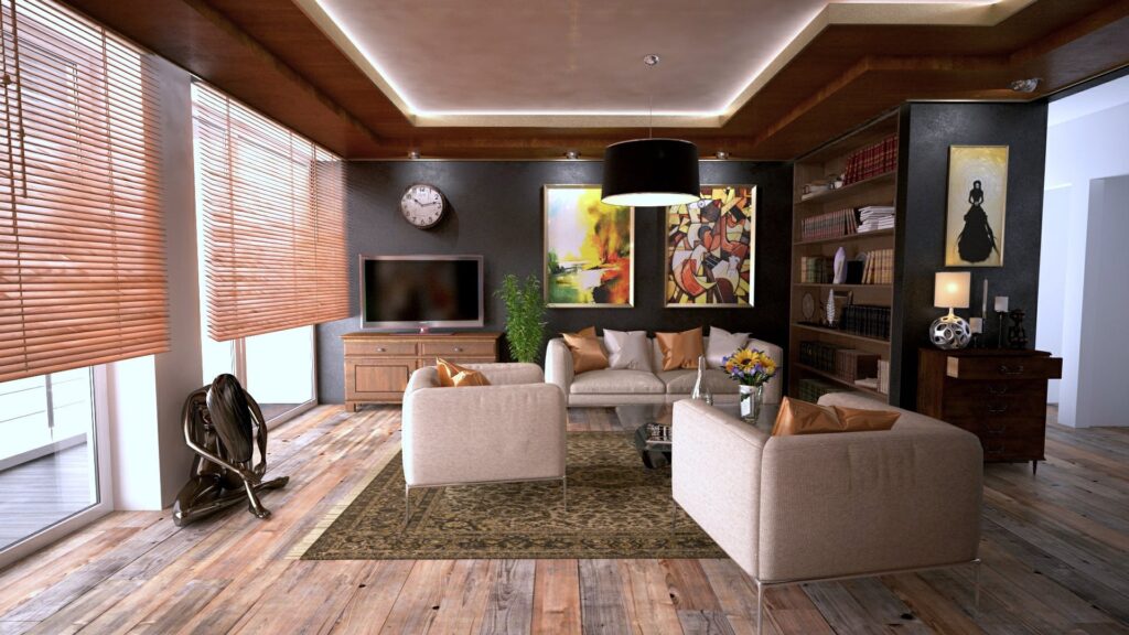 Ein modernes Haus mit Holzböden und Holzjalousien