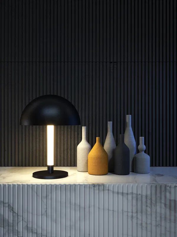 Schwarze Tischlampe mit gewölbtem Schirm – Designerstück fürs Büro