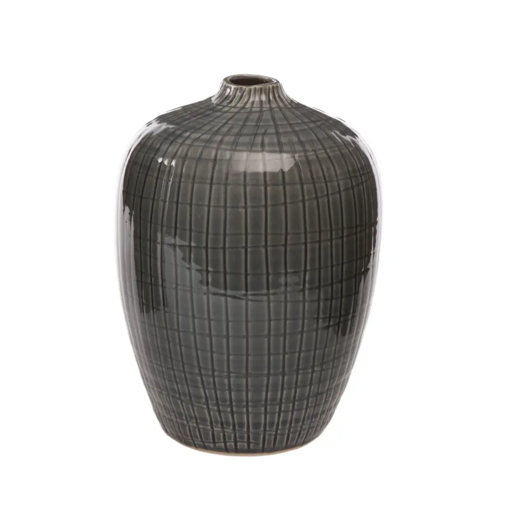 Eine glänzend graue, bauchige Keramikvase mit einem eingeprägten Gittermuster und einem schmalen Hals auf weißem Hintergrund.