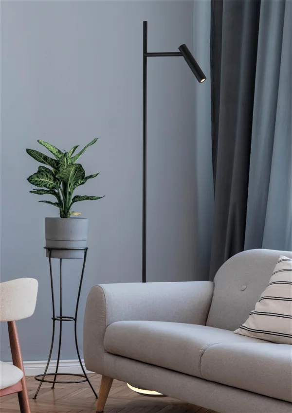 Design Stehlampe 'Estudo'
